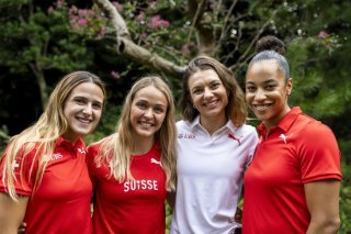 Léonie Pointet, Céline Bürgi, Géraldine Frey et Salomé Kora (de gauche à droite) visent une qualification en finale du relais 4x100 m. KEYSTONE/MICHAEL BUHOLZER